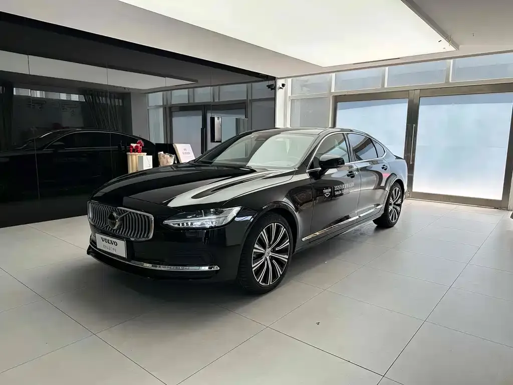Volvo S90 — фото 1
