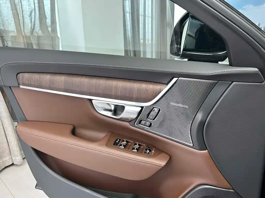 Volvo S90 — фото 9