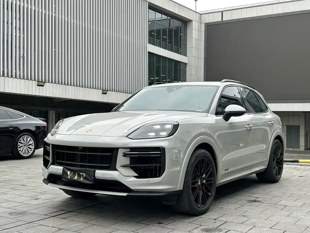 Porsche Cayenne — фото 1
