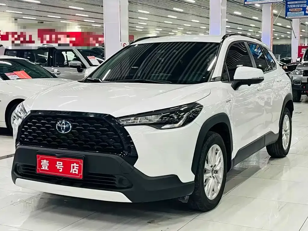 Toyota Corolla Cross — фото 1