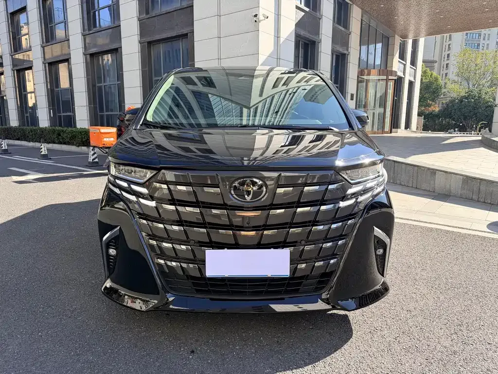 Toyota Alphard — фото 2
