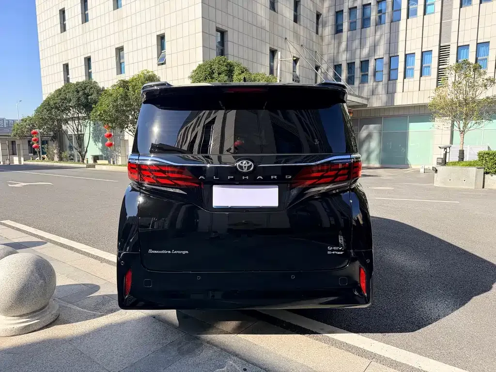 Toyota Alphard — фото 6