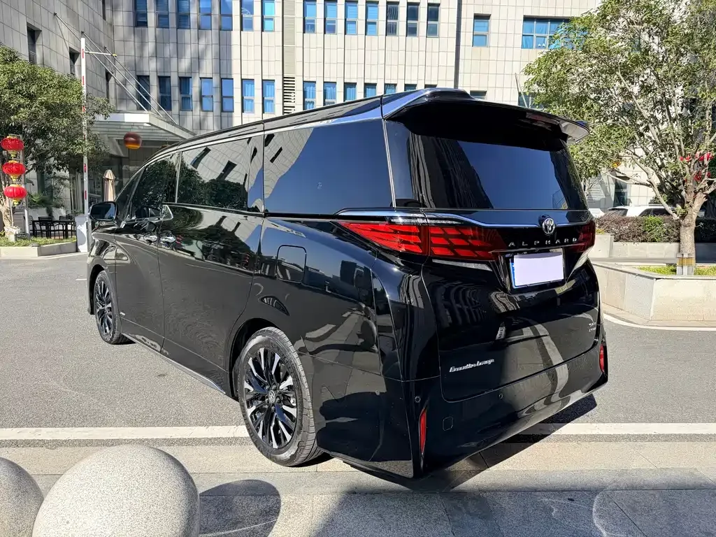 Toyota Alphard — фото 7