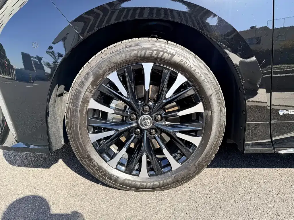 Toyota Alphard — фото 8