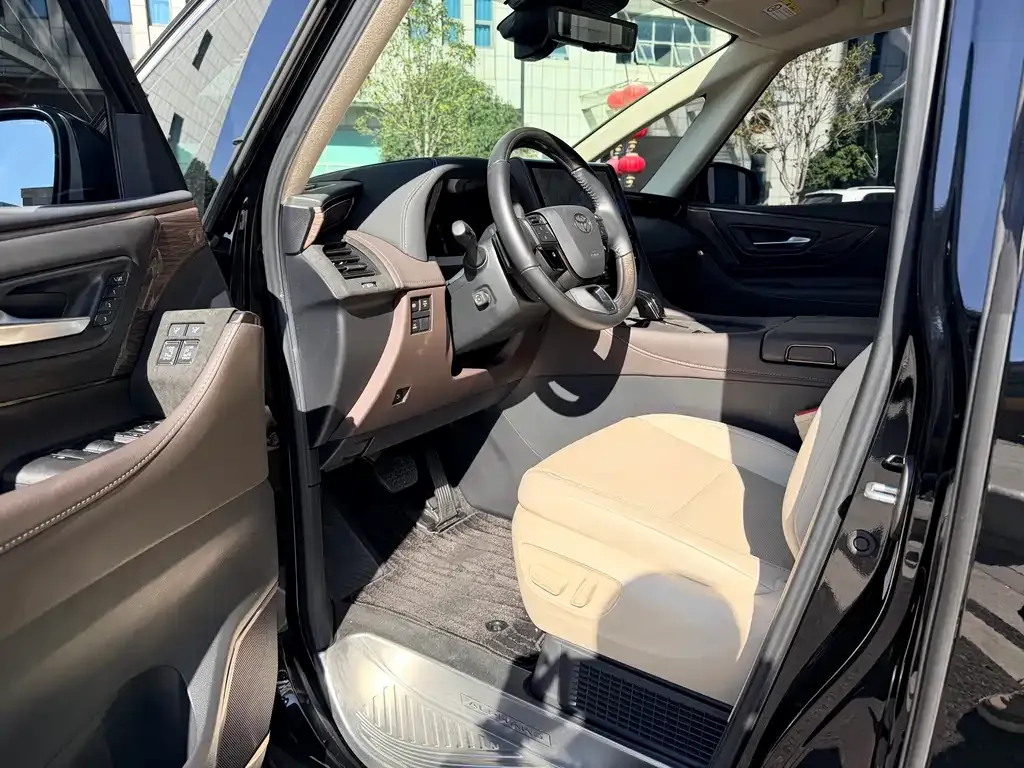 Toyota Alphard — фото 9