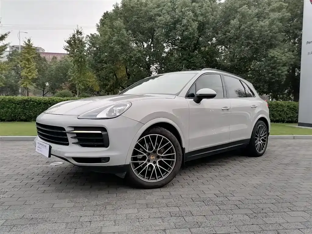 Porsche Cayenne — фото 1