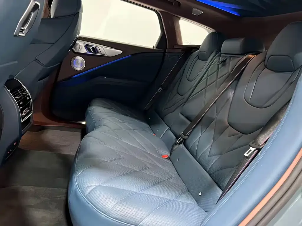 BMW XM — фото 9