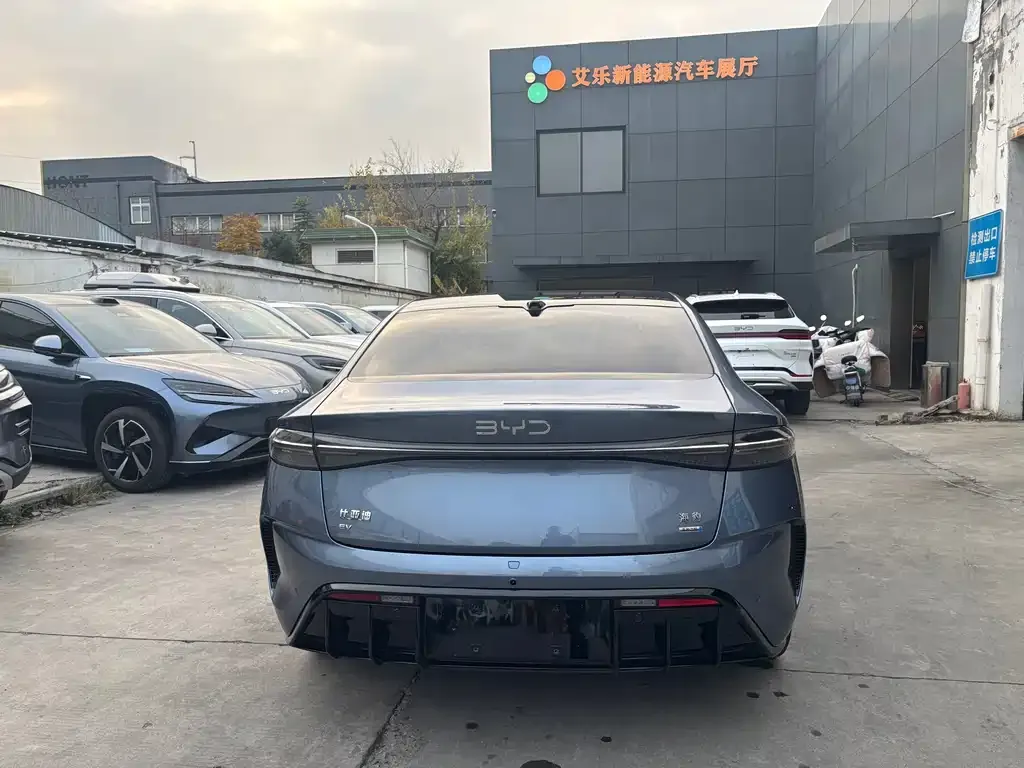 BYD Seal — фото 6