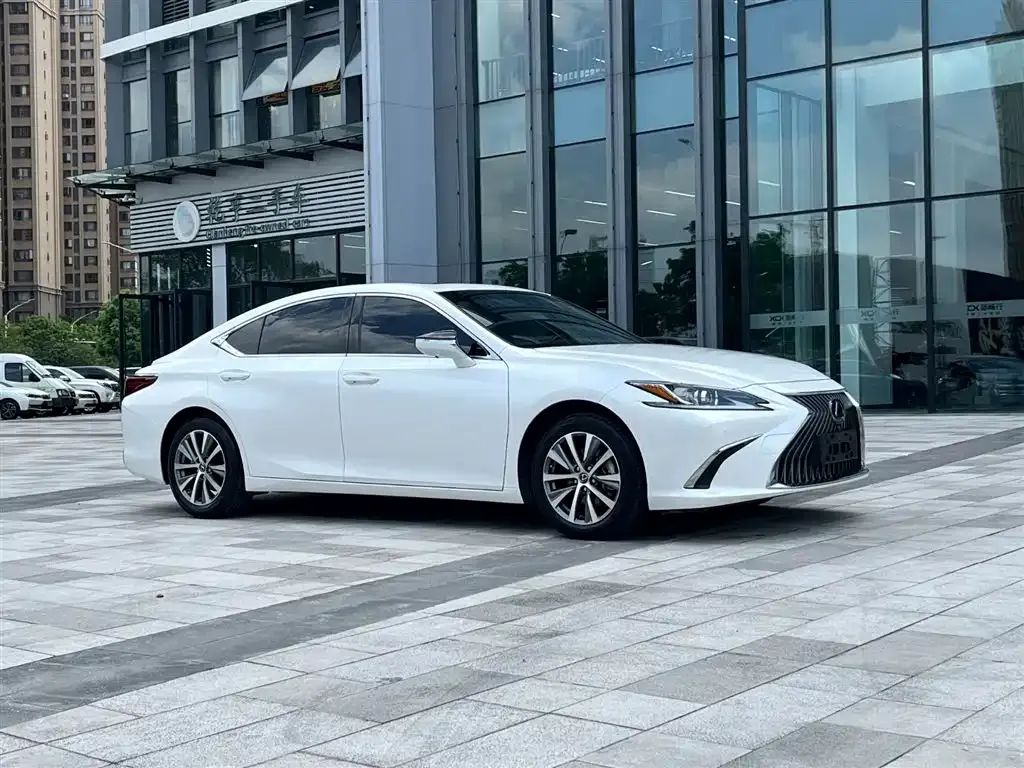 Lexus ES — фото 3
