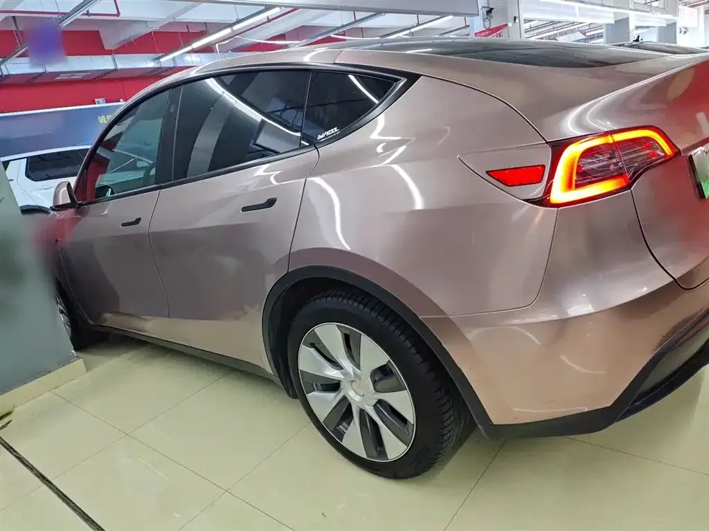 Tesla Model Y — фото 5