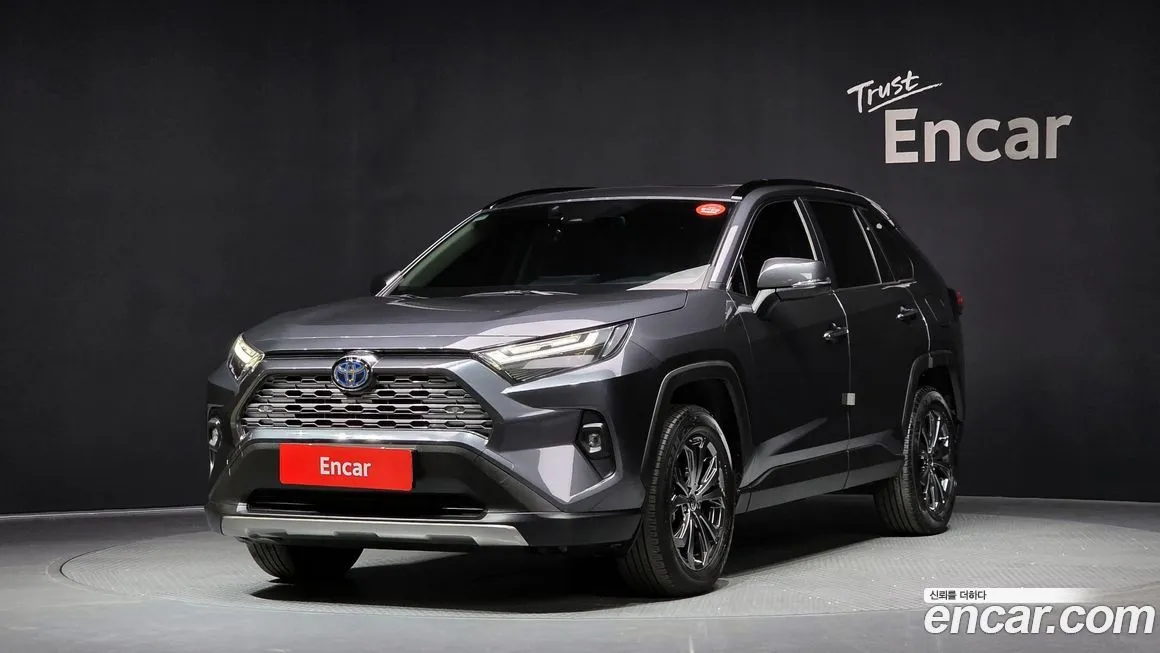Toyota RAV4 — фото 1