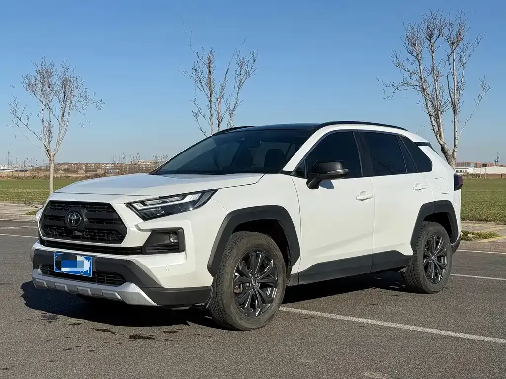Toyota RAV4 — фото 1