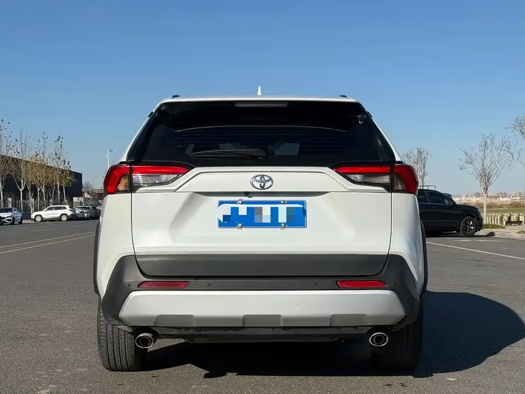 Toyota RAV4 — фото 2