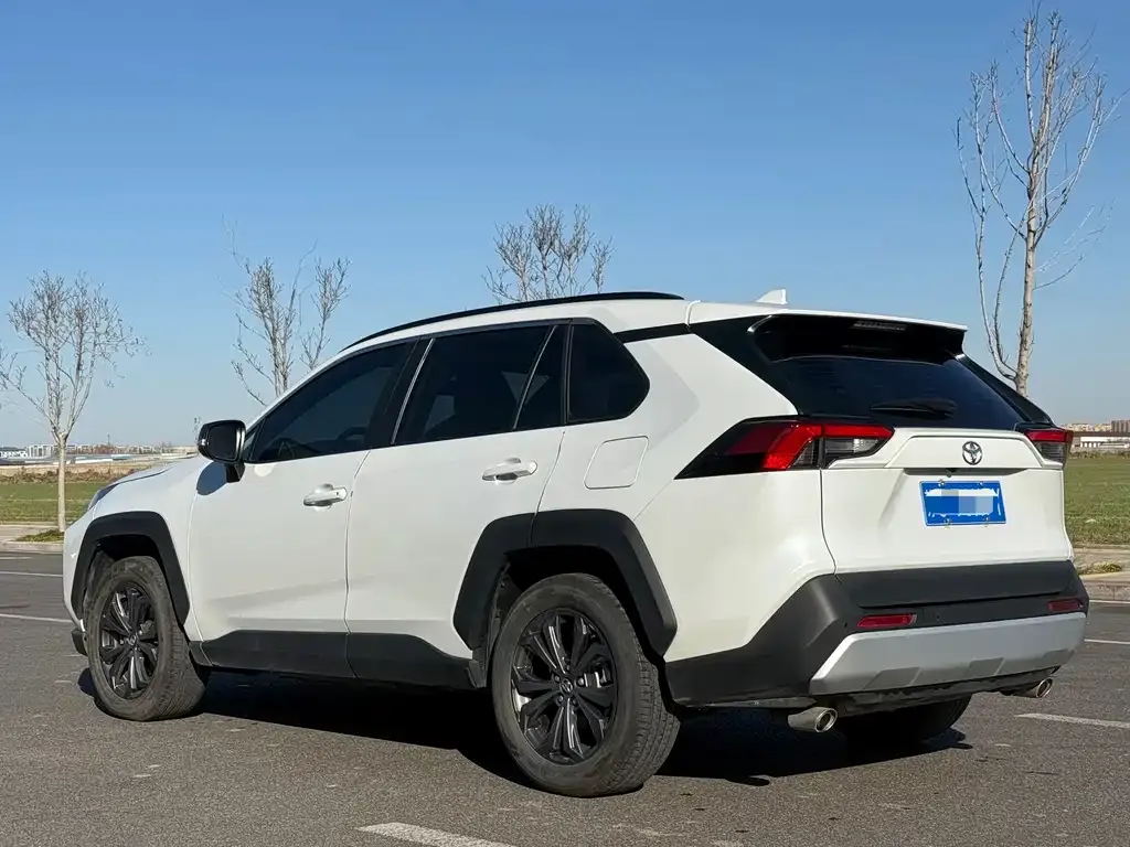 Toyota RAV4 — фото 3