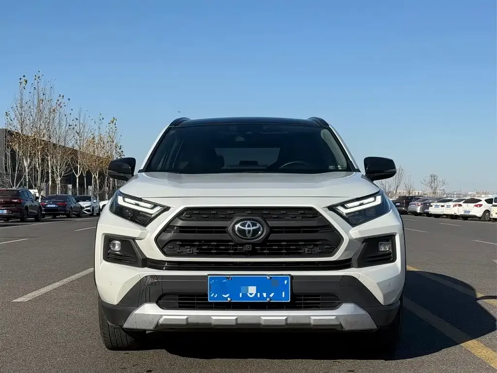 Toyota RAV4 — фото 4