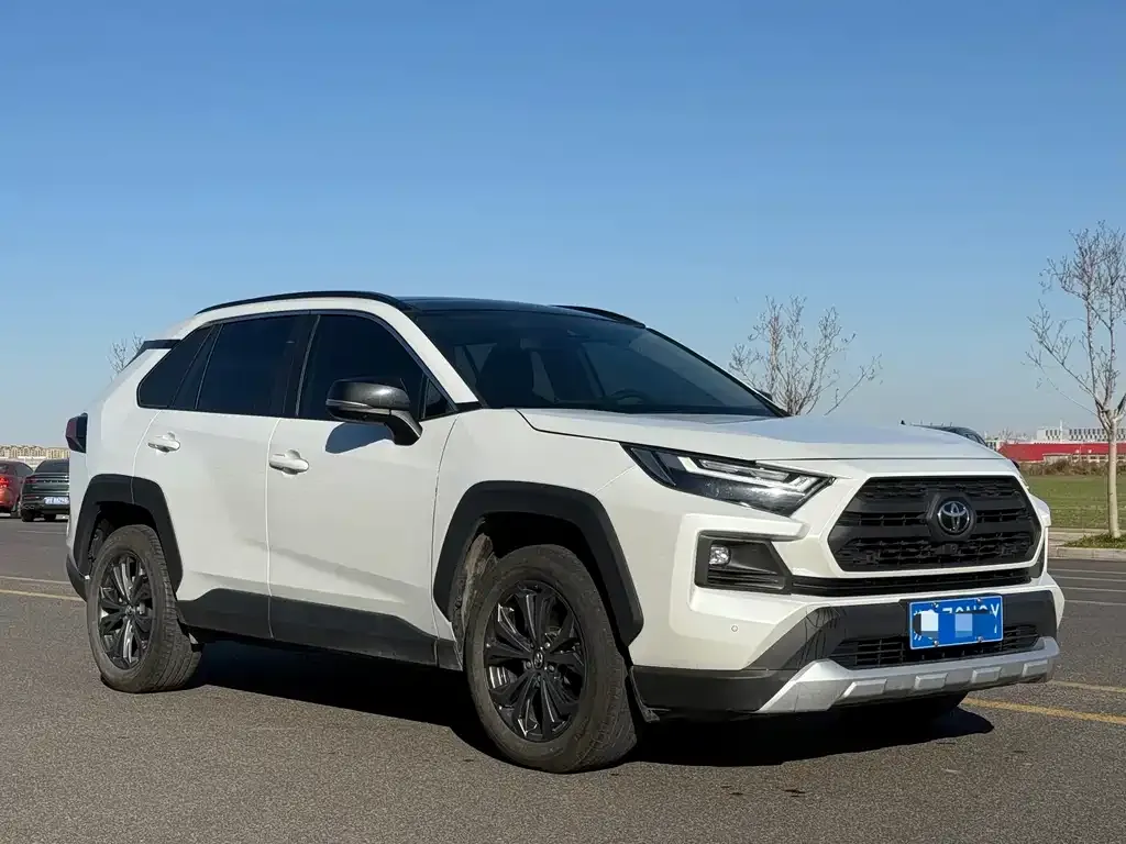 Toyota RAV4 — фото 5