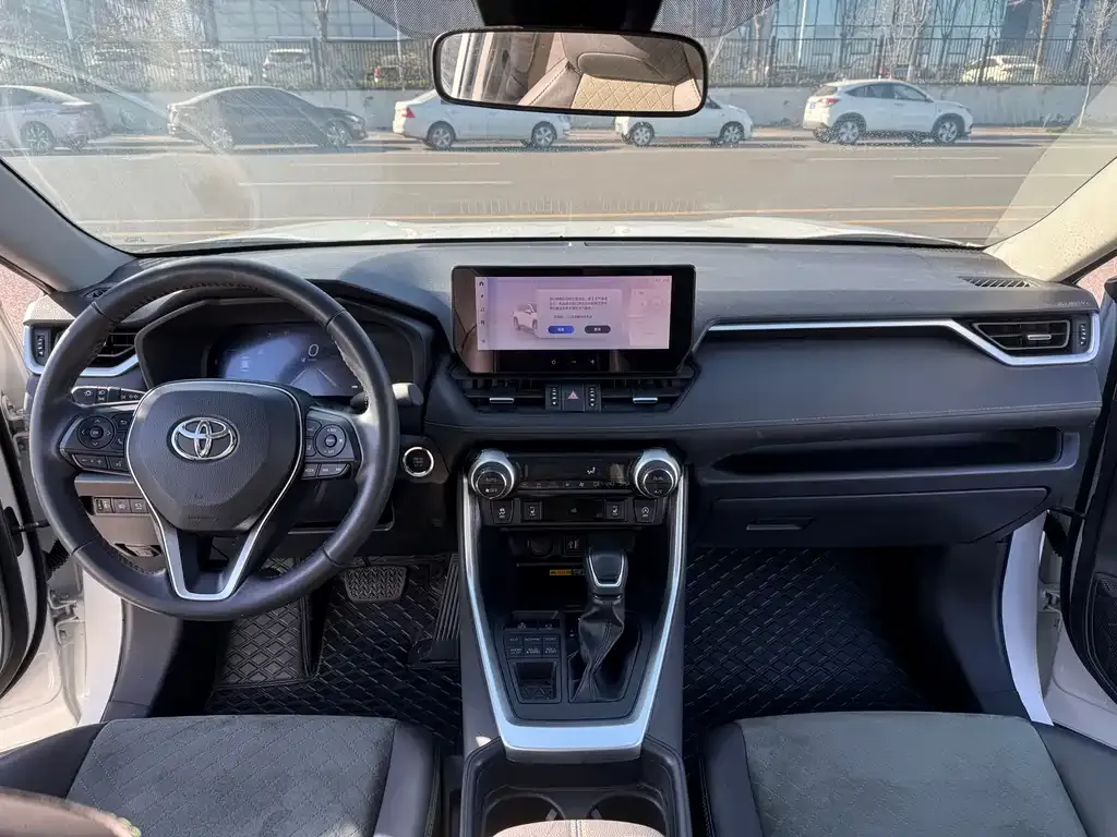 Toyota RAV4 — фото 7