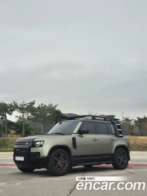 Land Rover Defender — фото 1