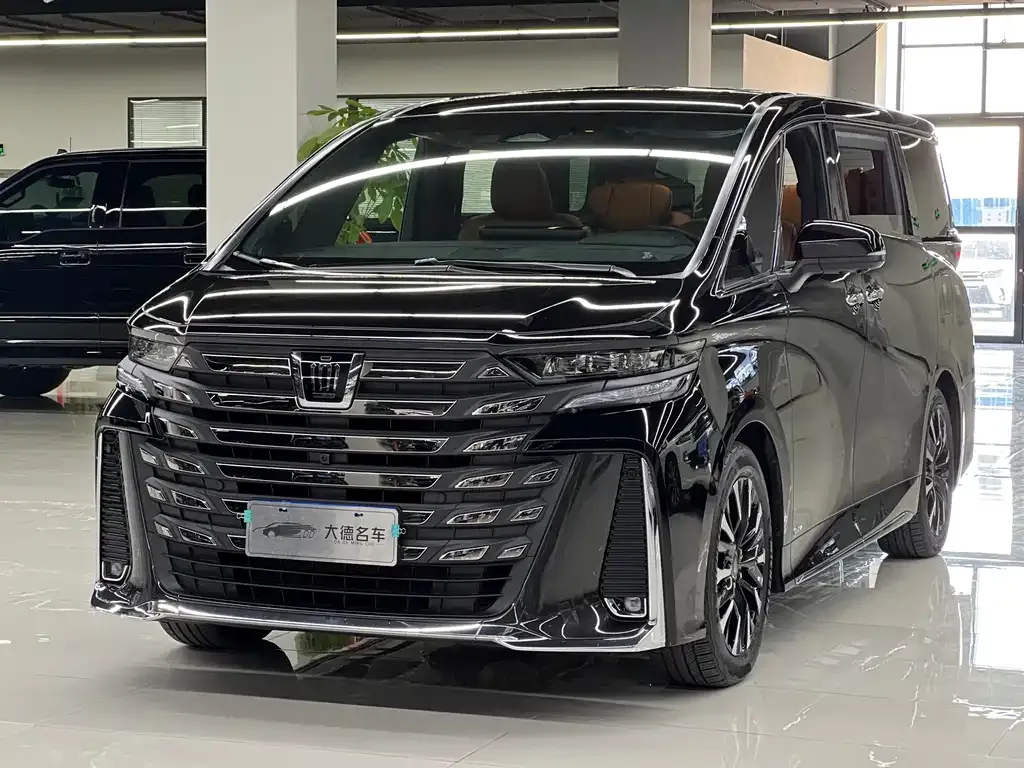 Toyota Vellfire — фото 1