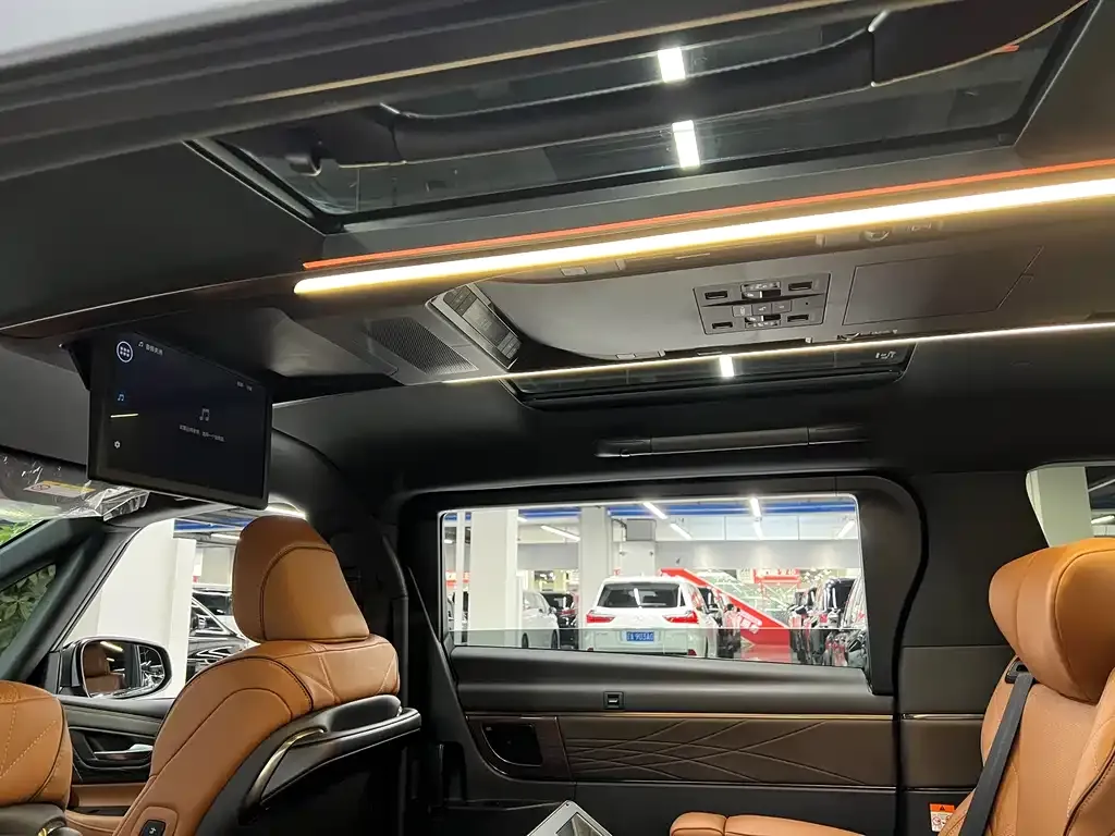 Toyota Vellfire — фото 10