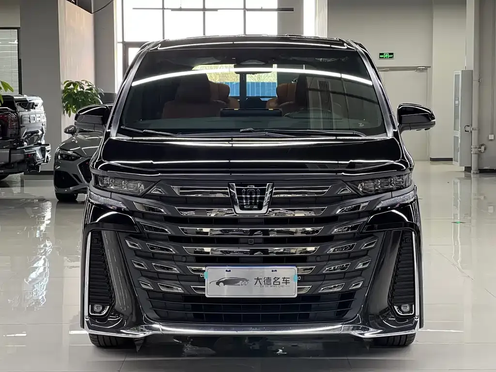 Toyota Vellfire — фото 2