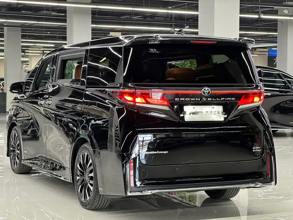 Toyota Vellfire — фото 4