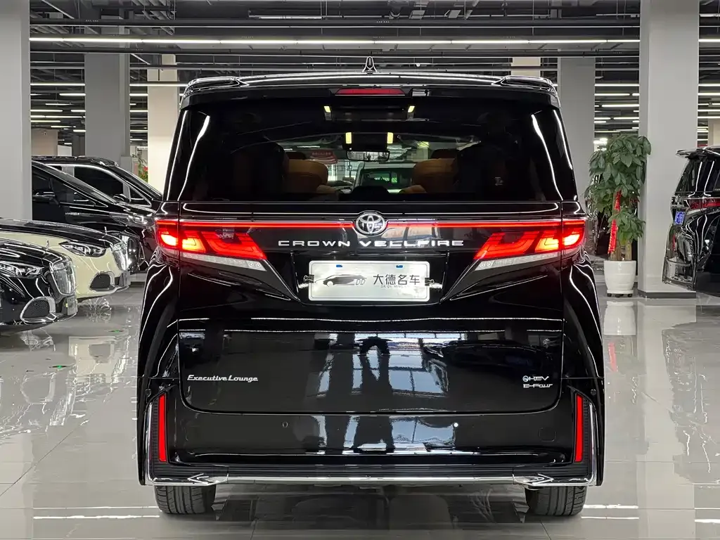 Toyota Vellfire — фото 5