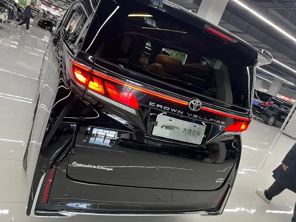 Toyota Vellfire — фото 7