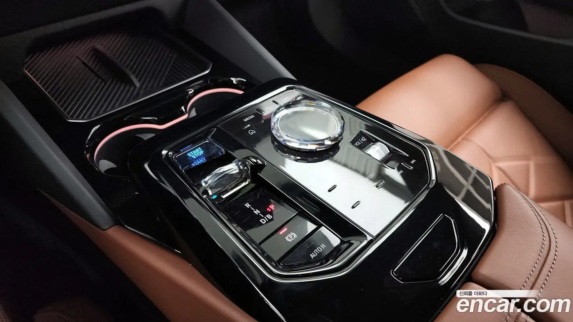 BMW i5 — фото 9