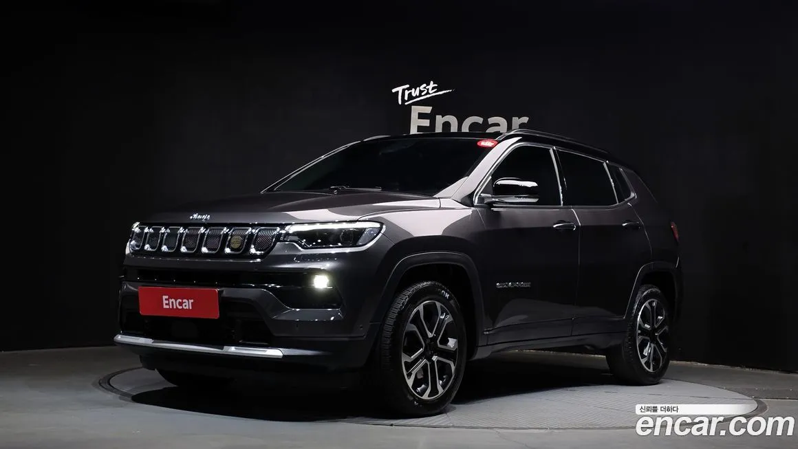 Jeep Compass — фото 1