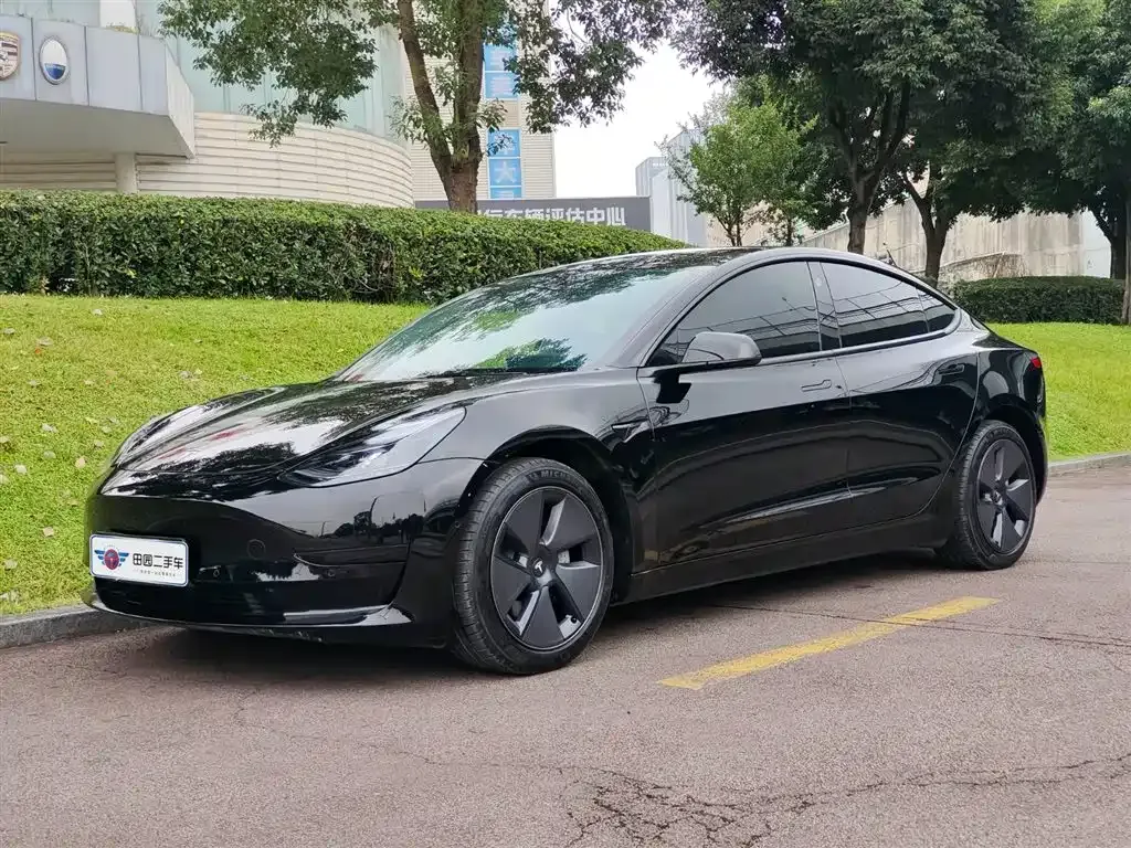 Tesla Model 3 — фото 1