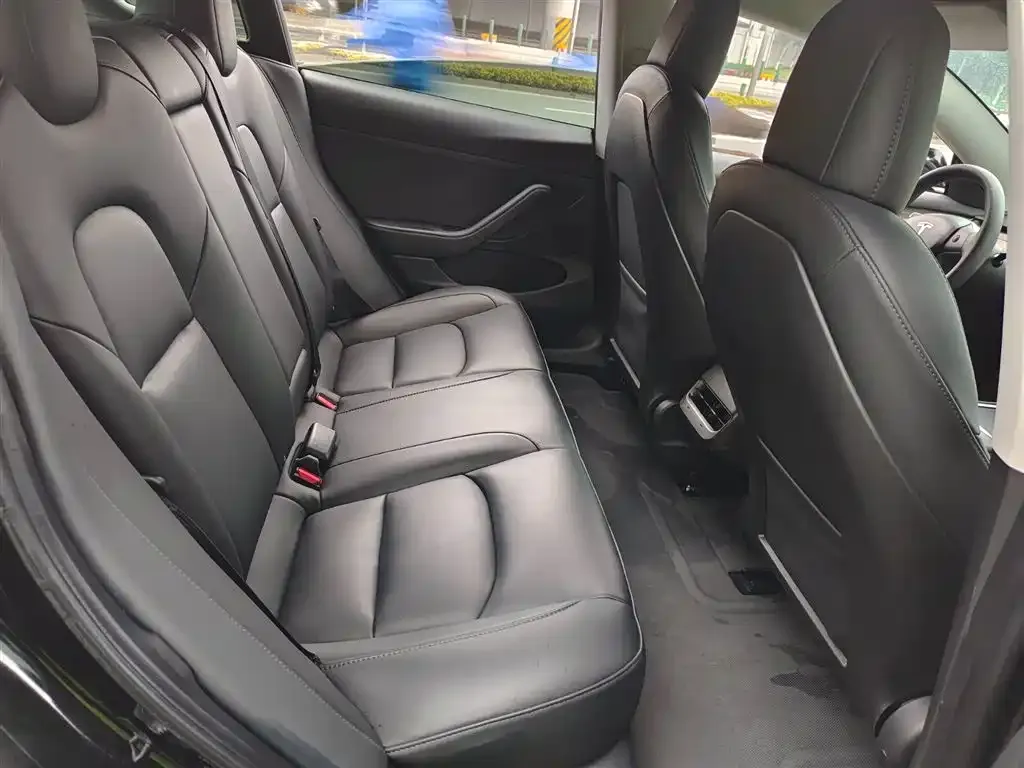 Tesla Model 3 — фото 10