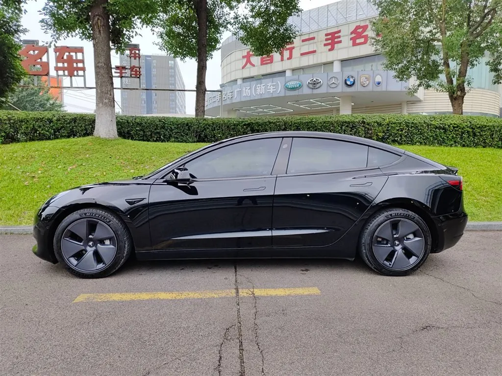Tesla Model 3 — фото 3