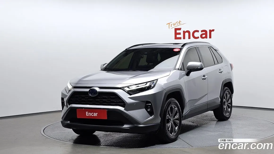 Toyota RAV4 — фото 1