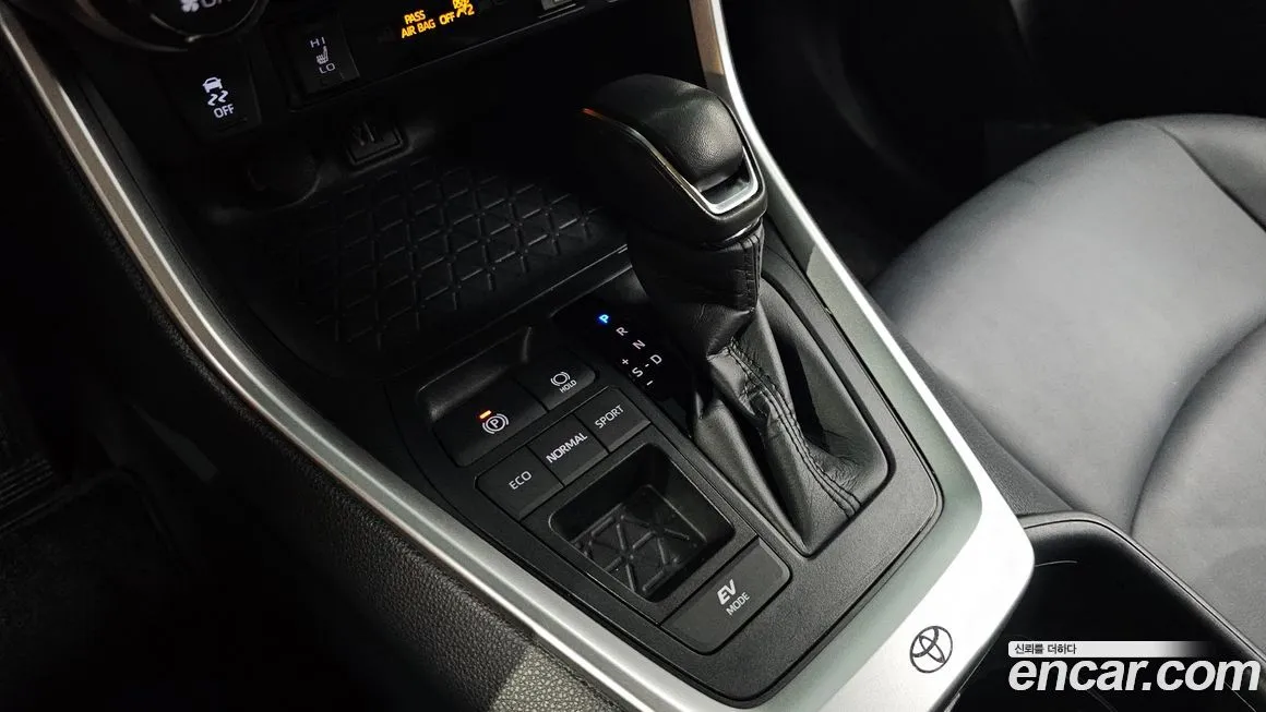 Toyota RAV4 — фото 9