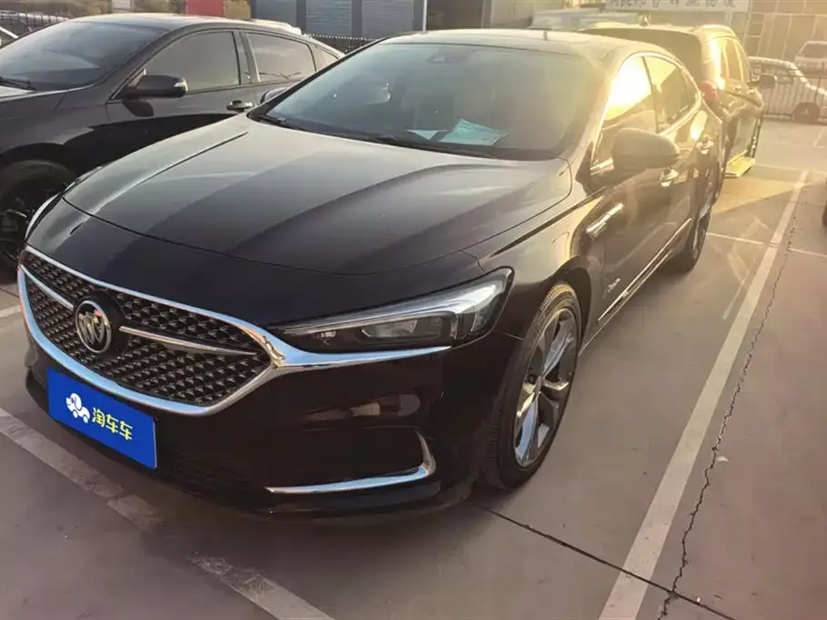 Buick LaCrosse — фото 1