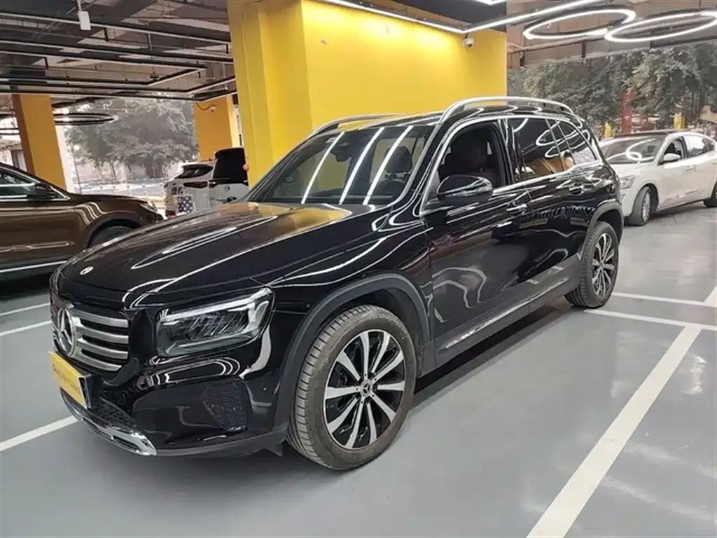 Mercedes-Benz GLB — фото 1