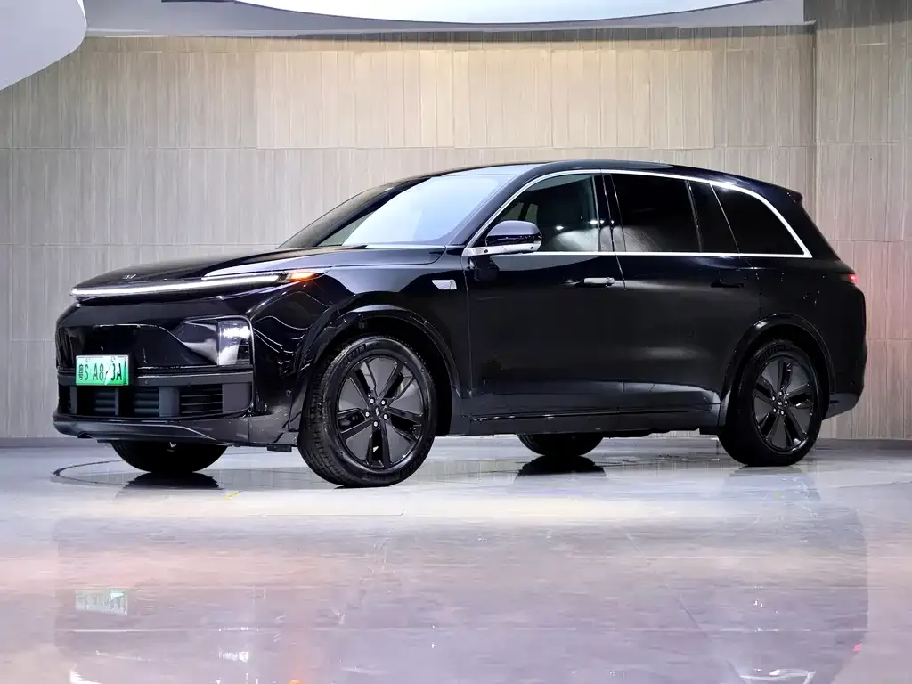 Li Auto L8 — фото 1