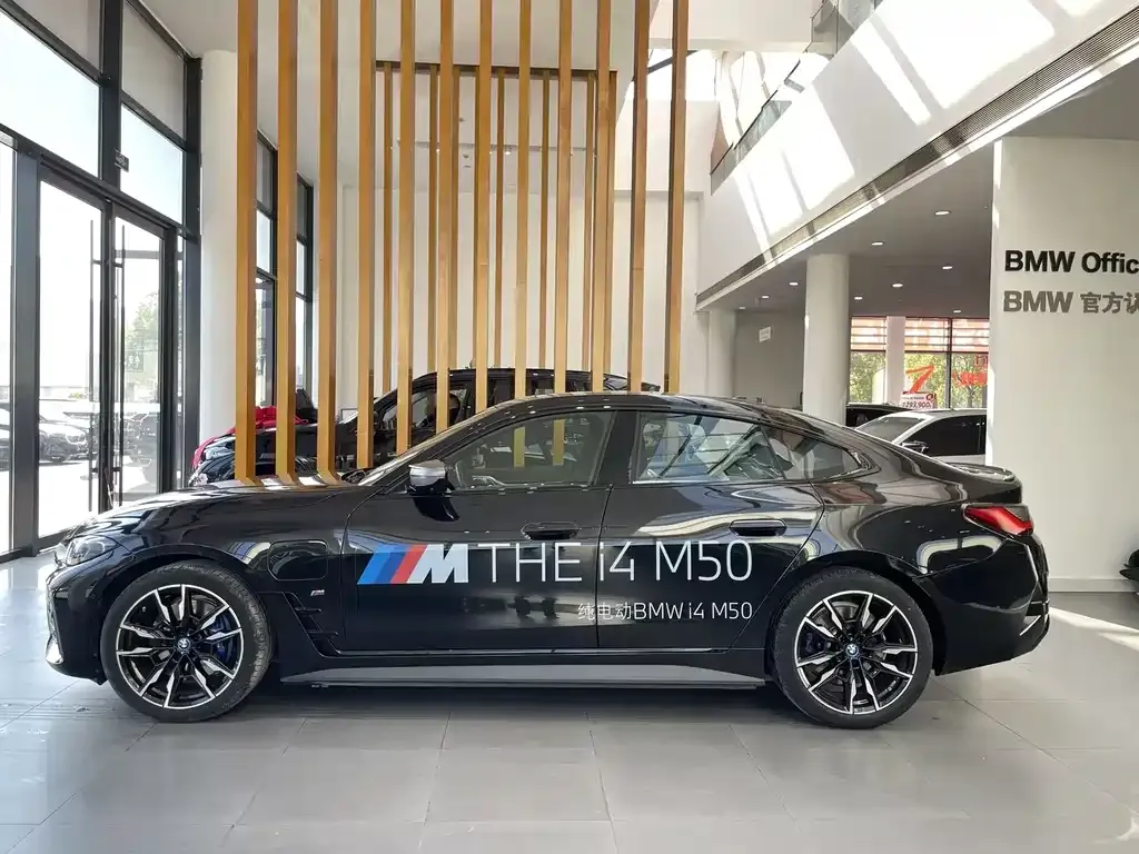 BMW i4 — фото 4