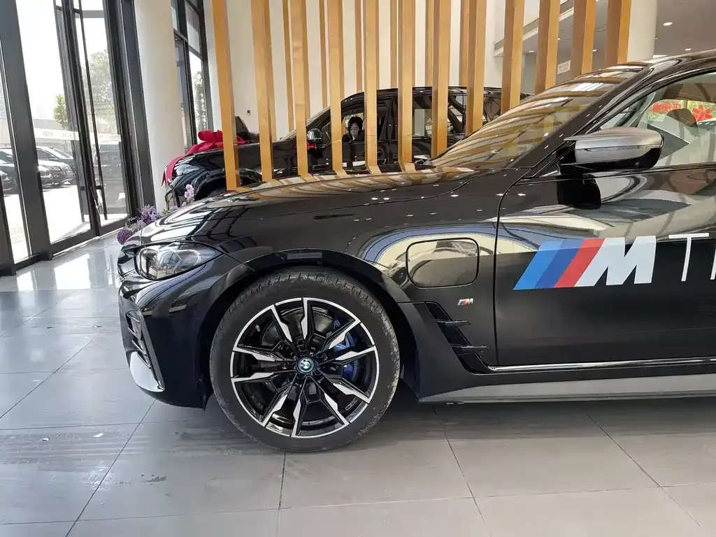 BMW i4 — фото 5