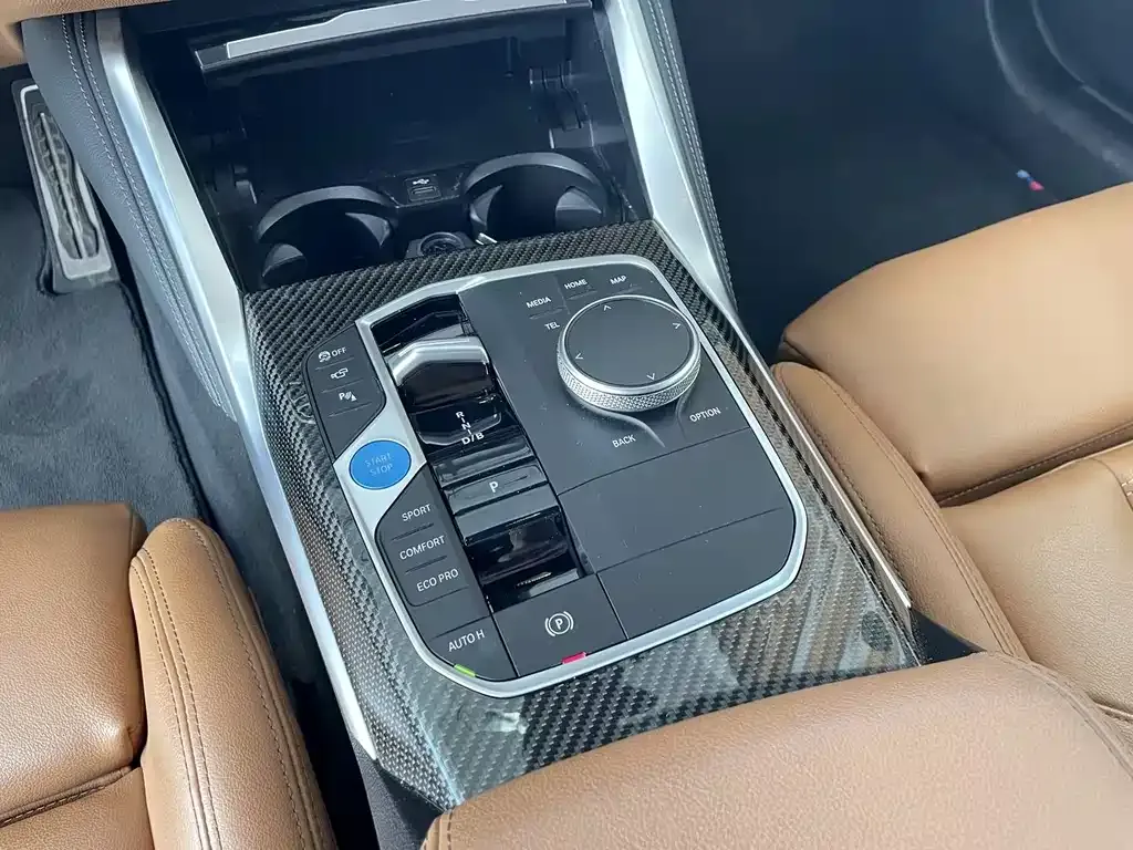BMW i4 — фото 9