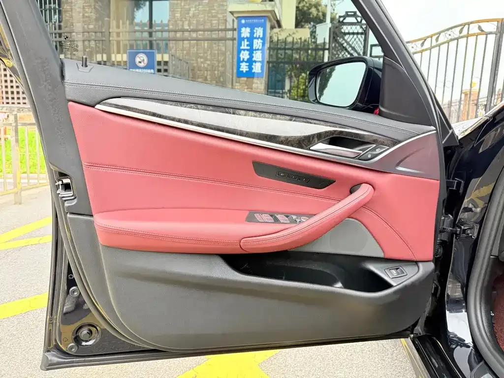 BMW 5 Series — фото 10