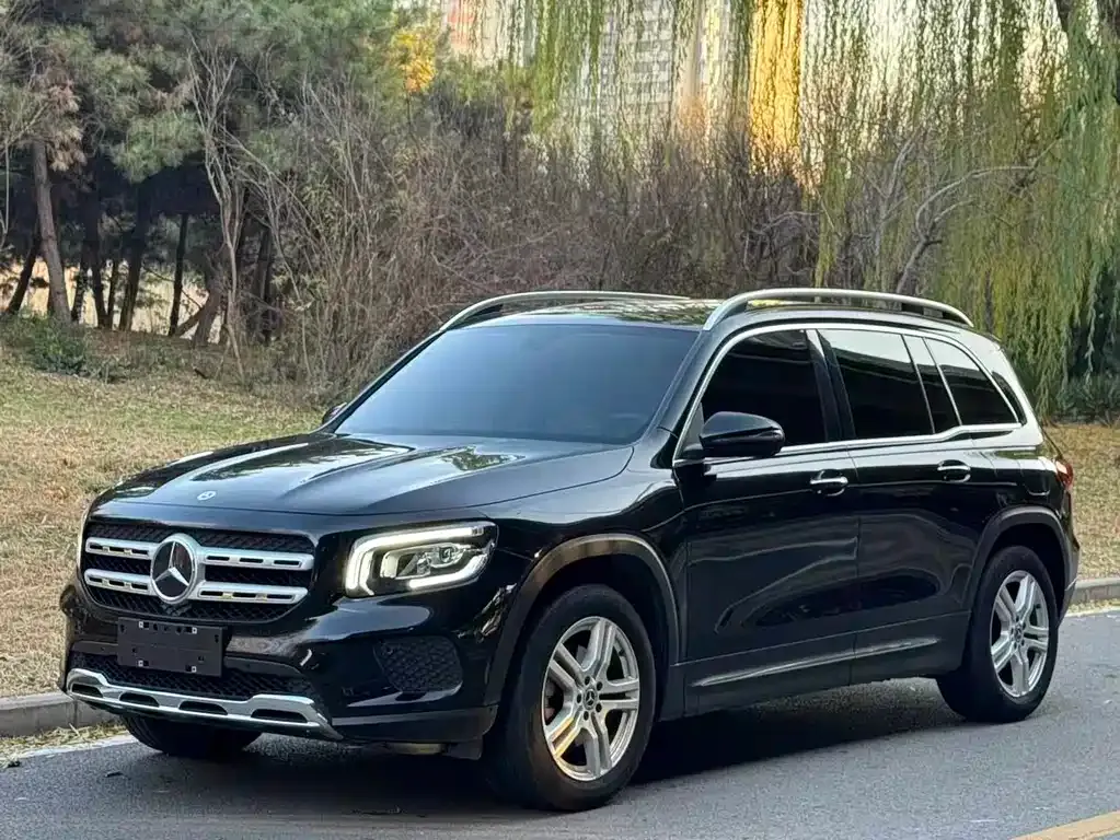 Mercedes-Benz GLB — фото 1