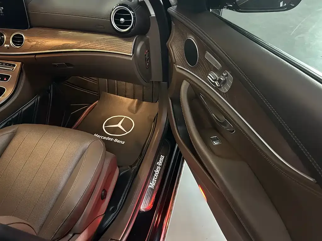 Mercedes-Benz E-Class — фото 10