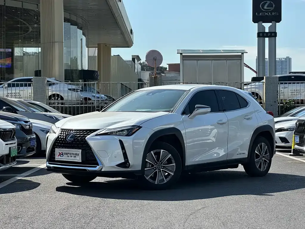 Lexus UX New Energy — фото 1