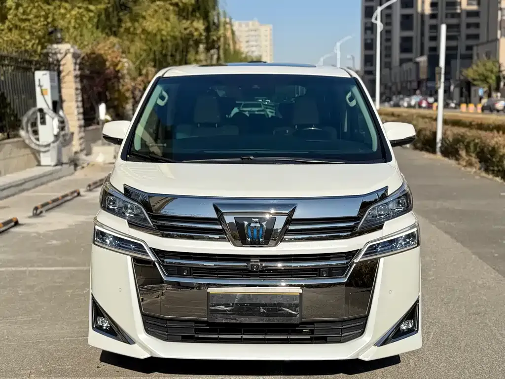 Toyota Vellfire — фото 2