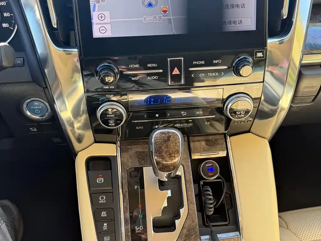 Toyota Vellfire — фото 5