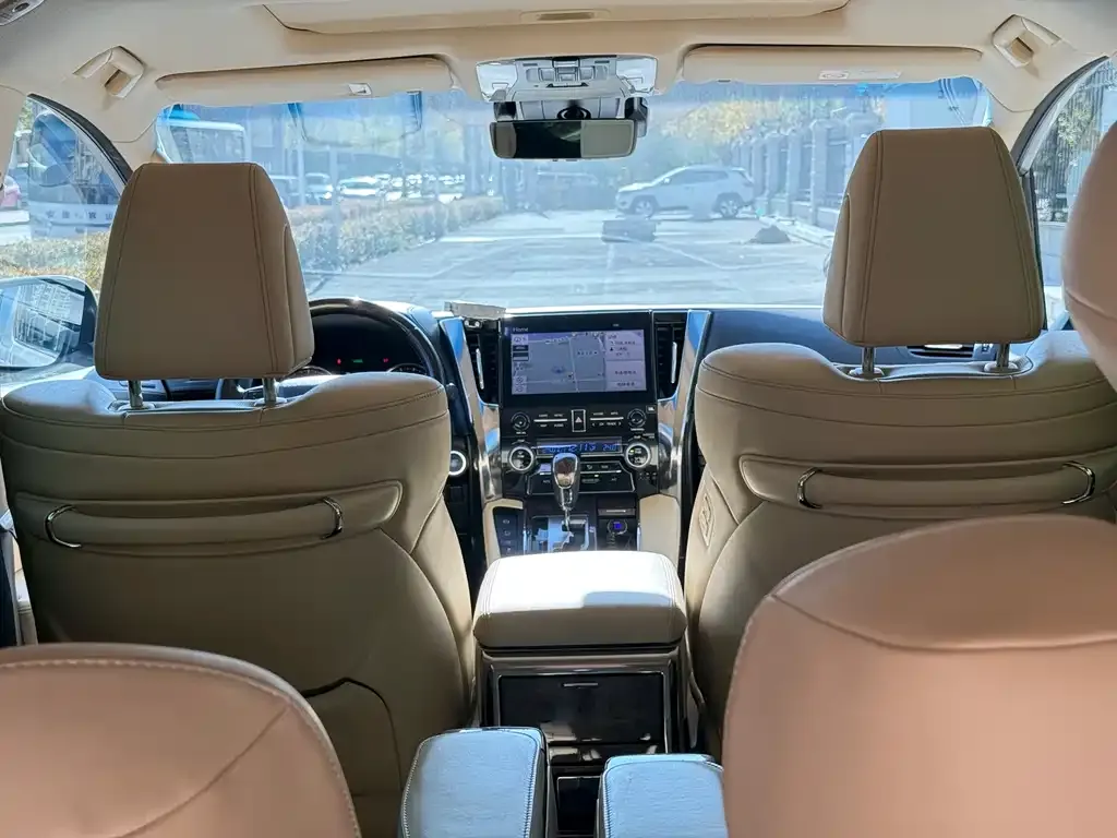 Toyota Vellfire — фото 8