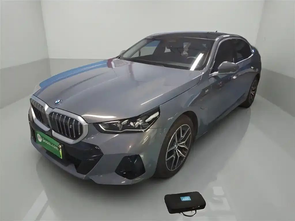 BMW i5 — фото 2
