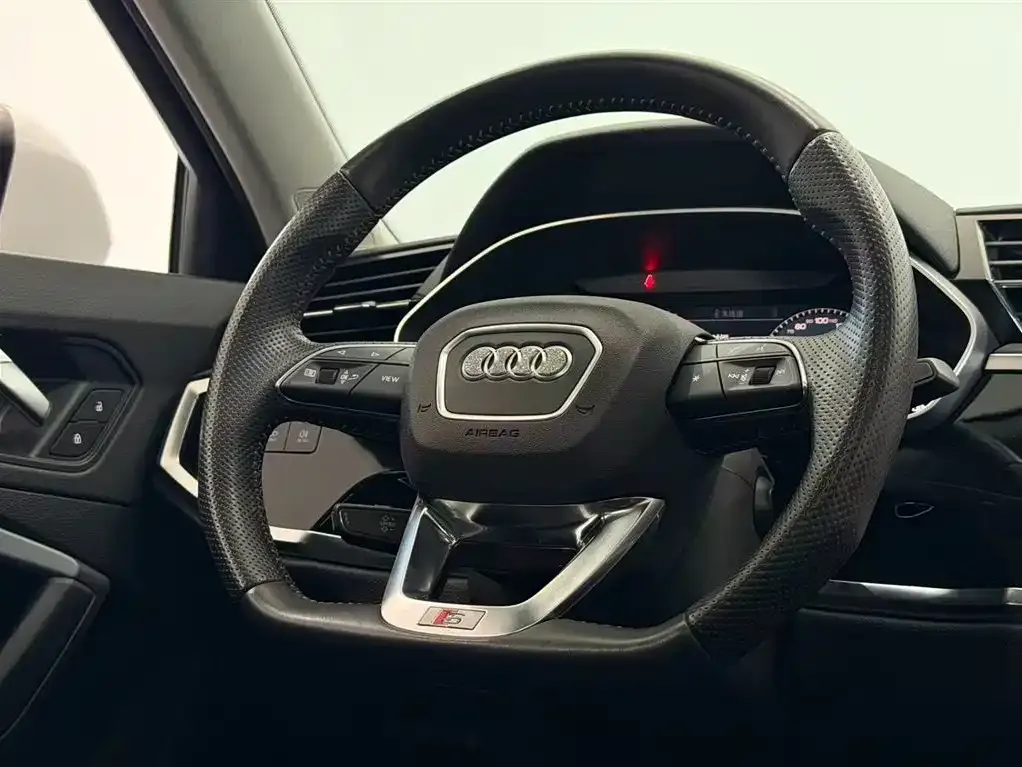 Audi Q3 Sportback — фото 7